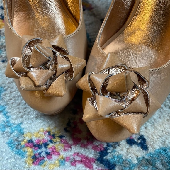 Anthropology Miss Albright Solid Tan Leather Platform Slip-On With Leather Bow - Picture 8 of 9